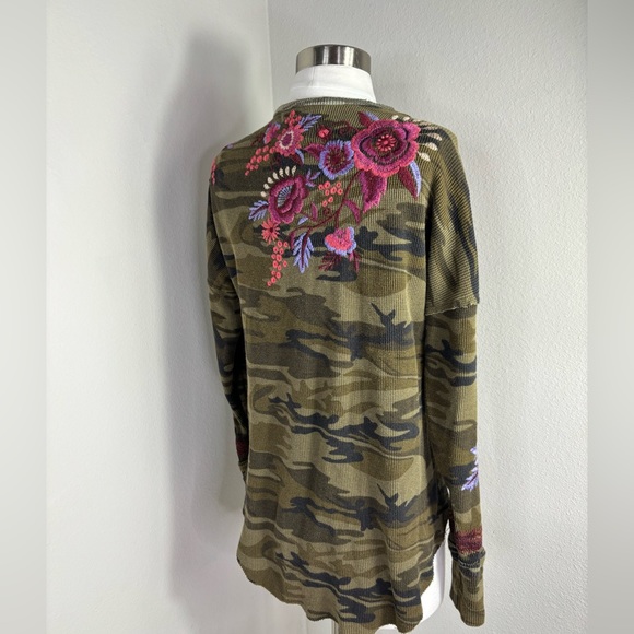 JOHNNY WAS Zosia V-Neck Thermal - Picture 5 of 9